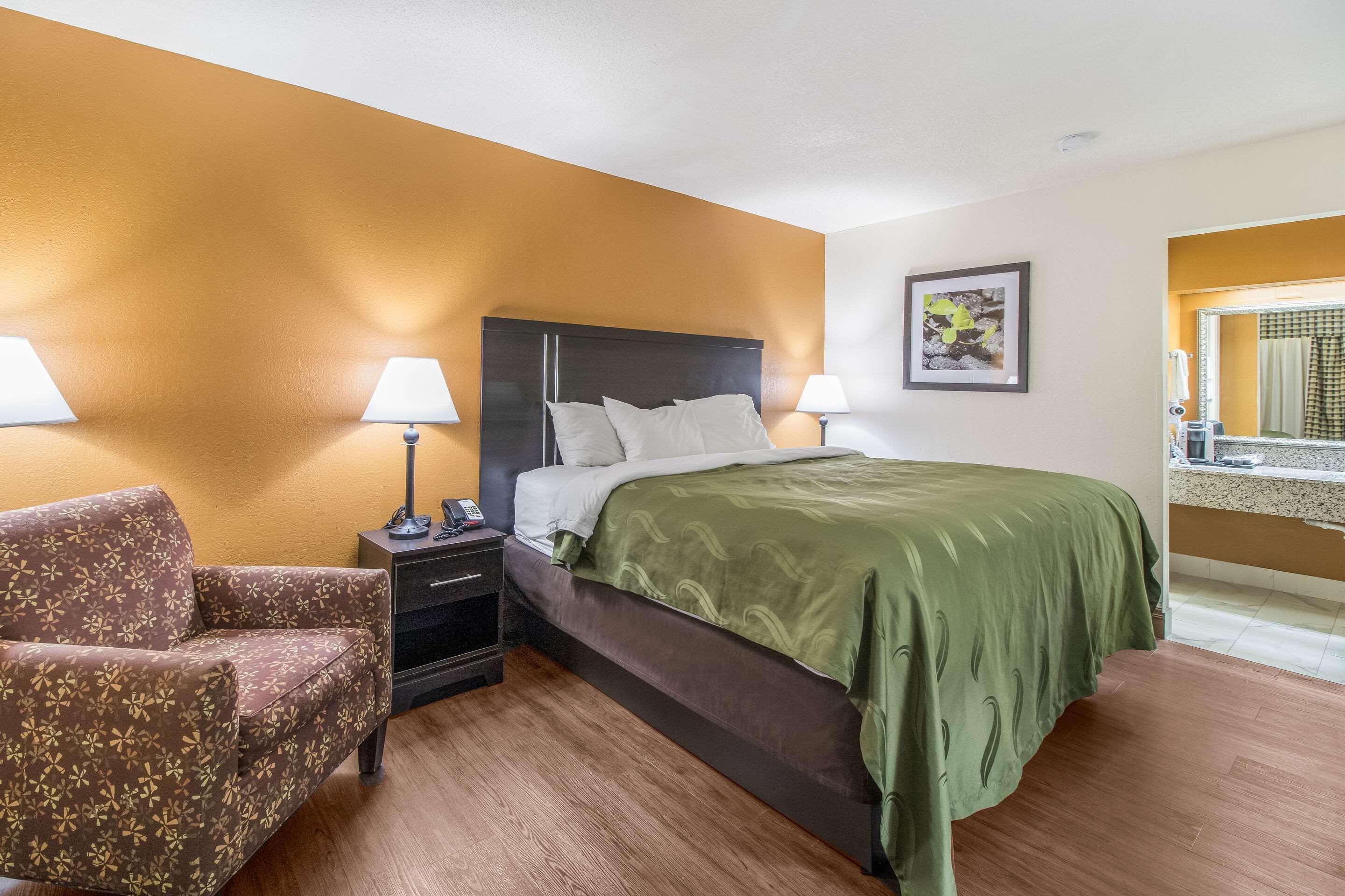 Quality Inn & Suites Corinth West Exteriör bild