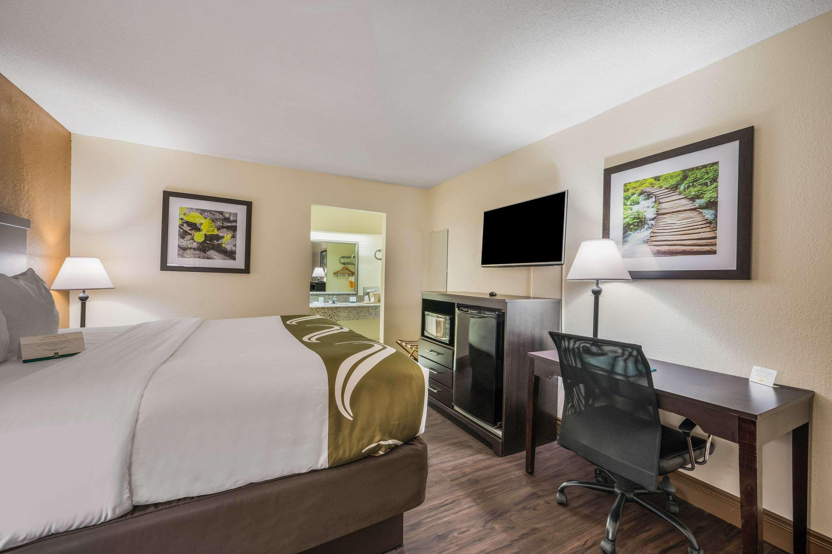 Quality Inn & Suites Corinth West Exteriör bild