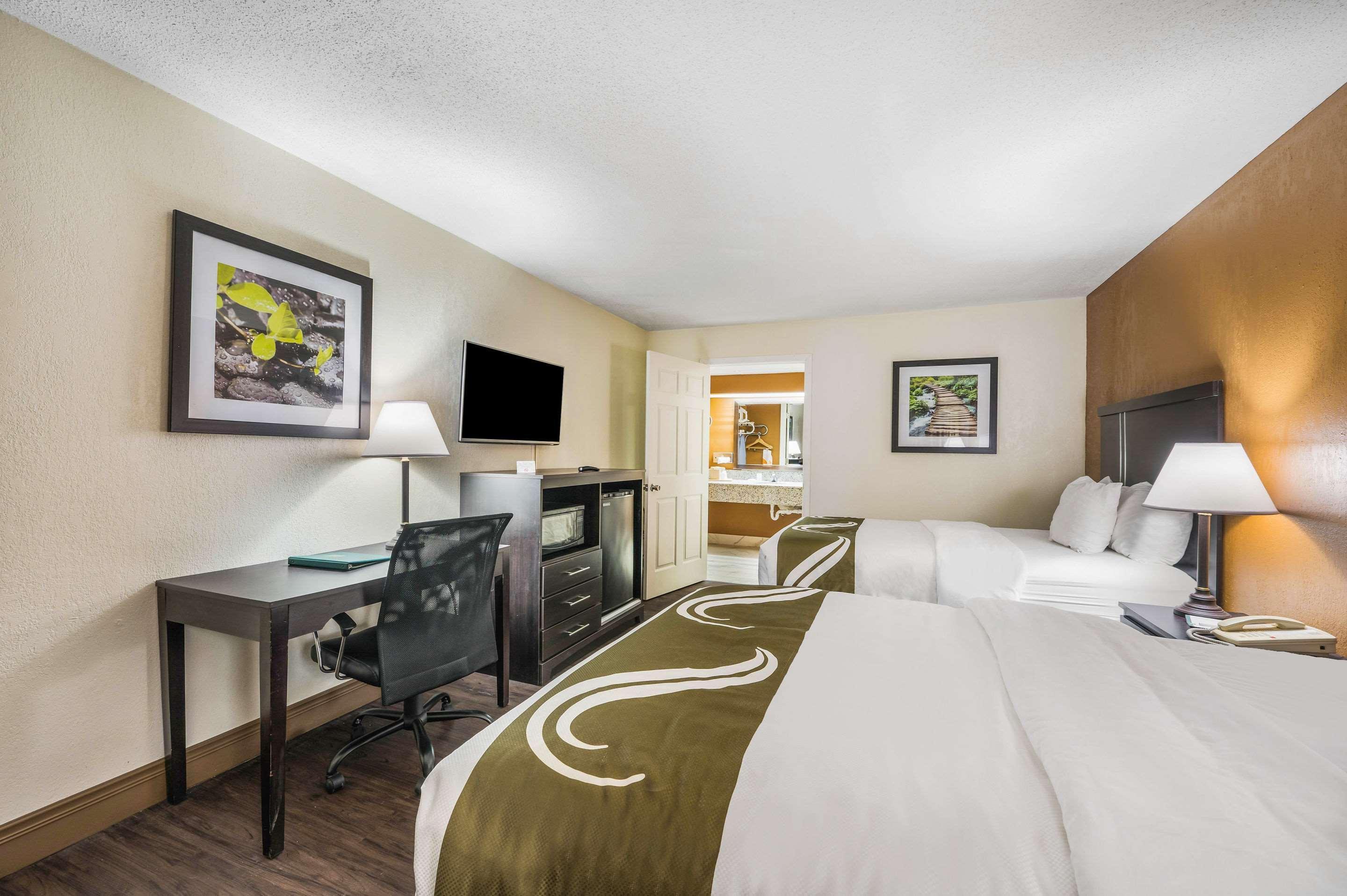 Quality Inn & Suites Corinth West Exteriör bild