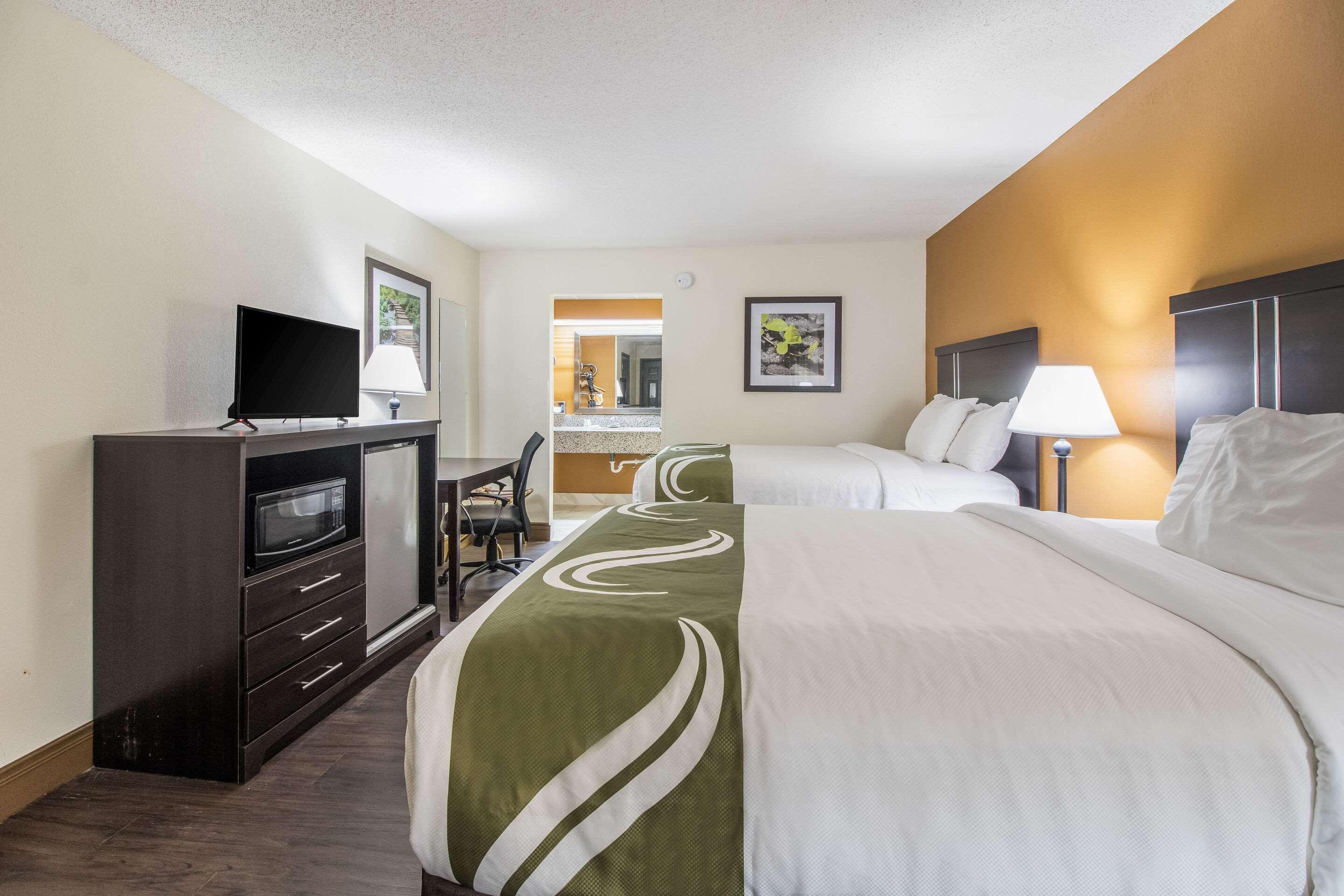 Quality Inn & Suites Corinth West Exteriör bild