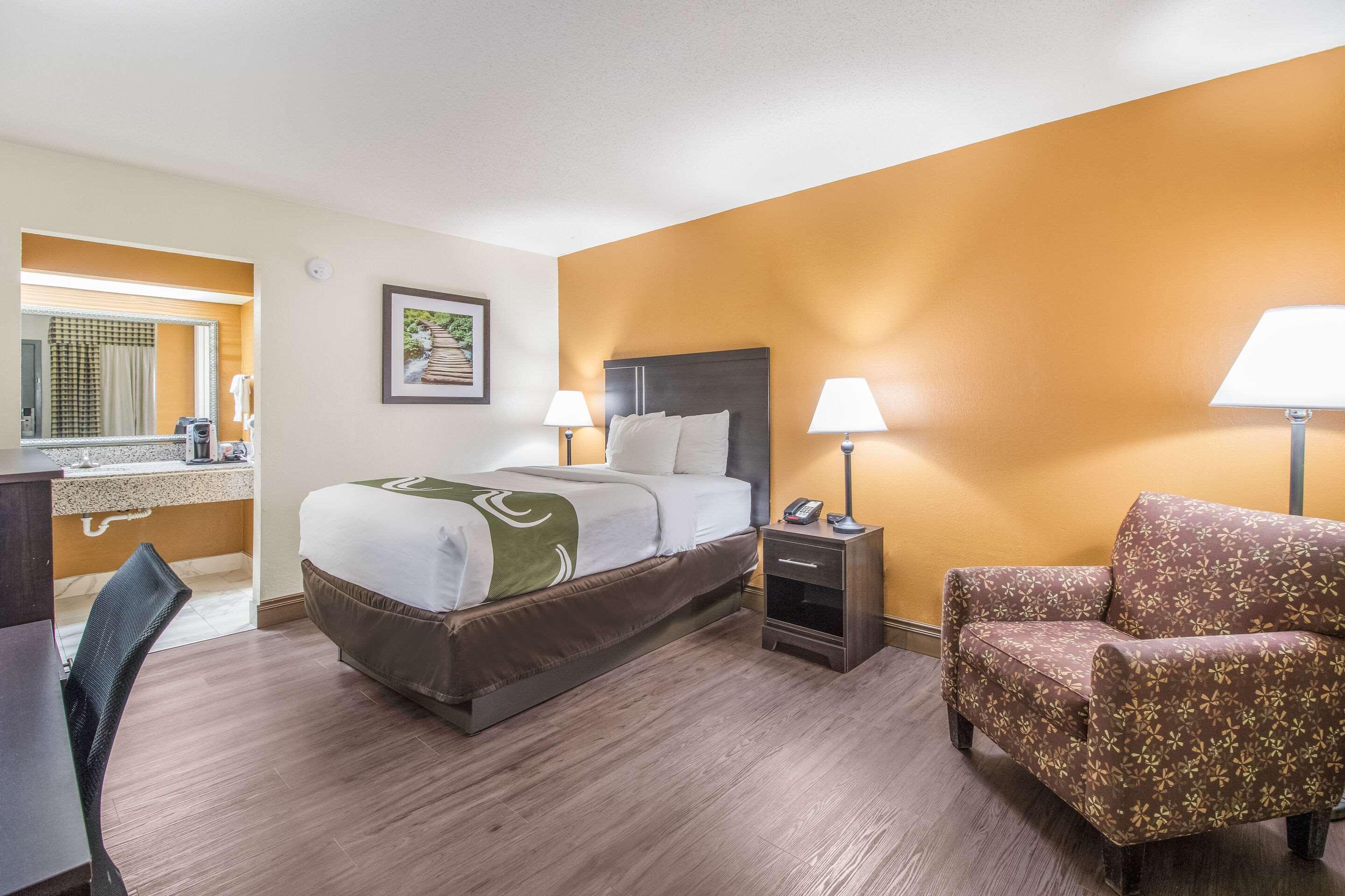 Quality Inn & Suites Corinth West Exteriör bild