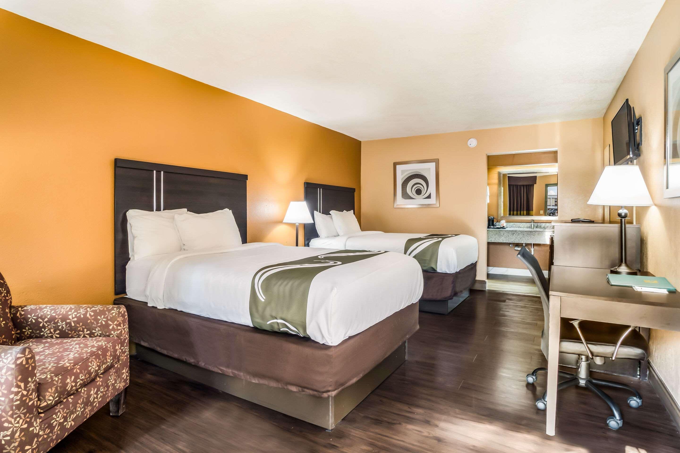 Quality Inn & Suites Corinth West Exteriör bild