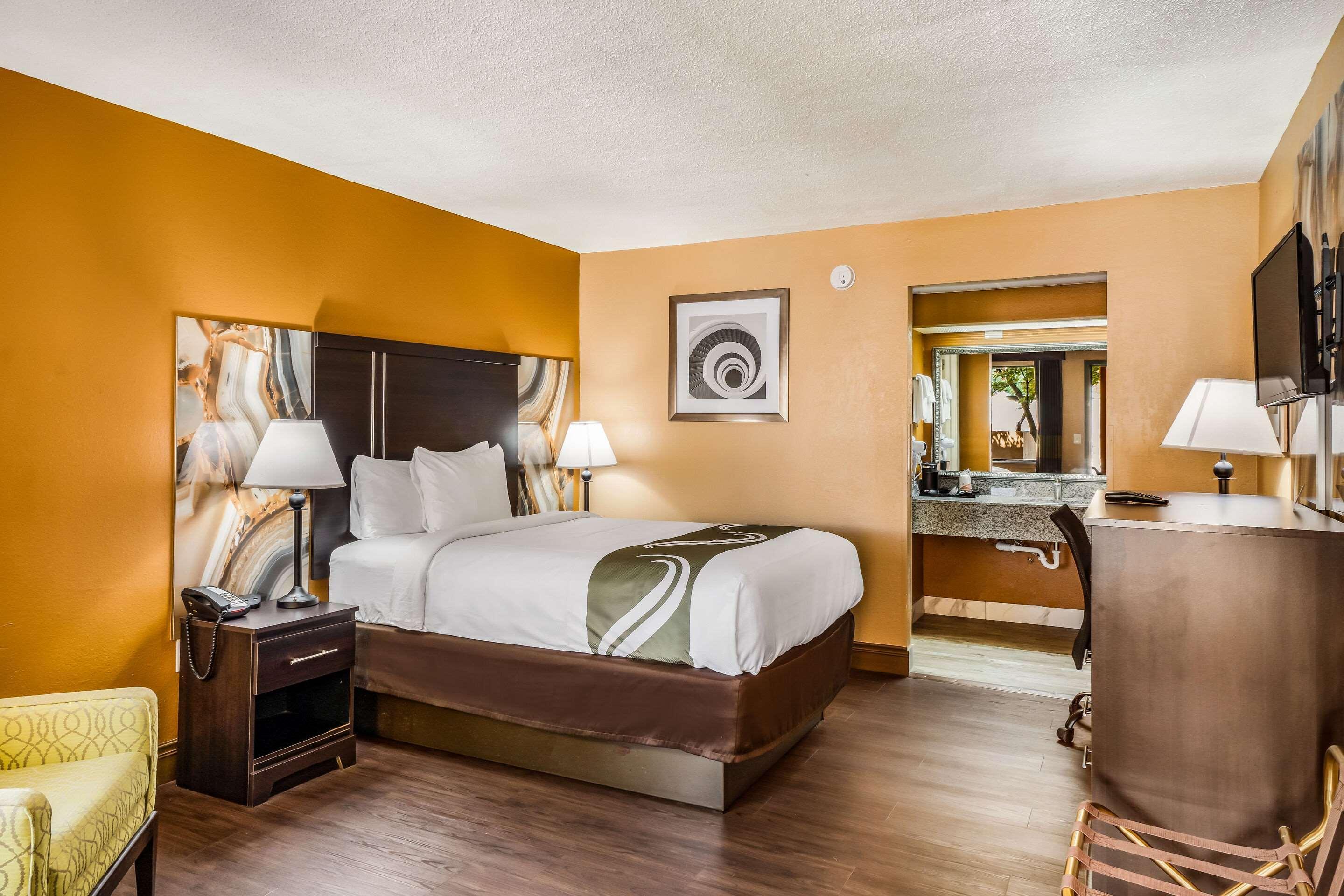 Quality Inn & Suites Corinth West Exteriör bild