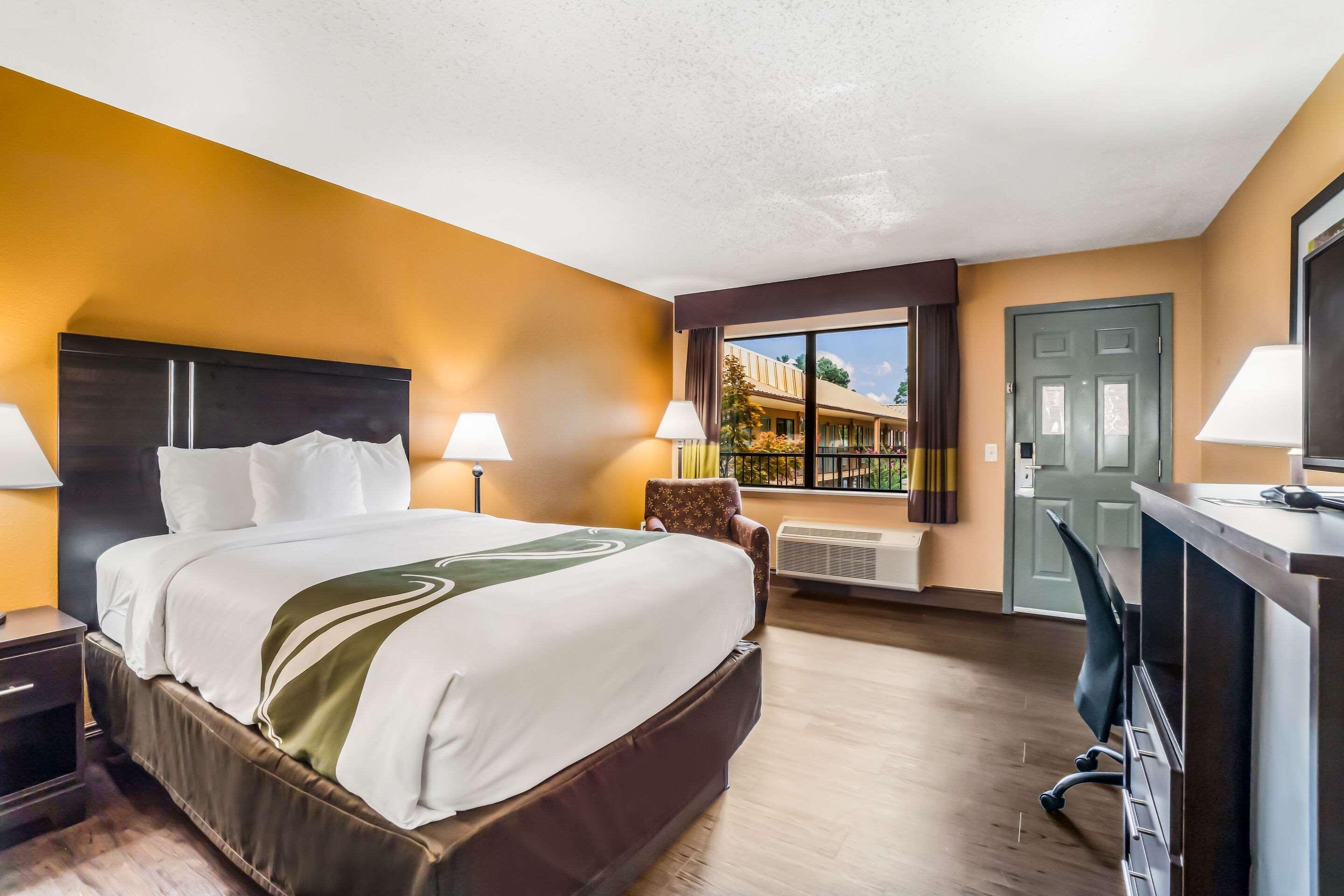 Quality Inn & Suites Corinth West Exteriör bild