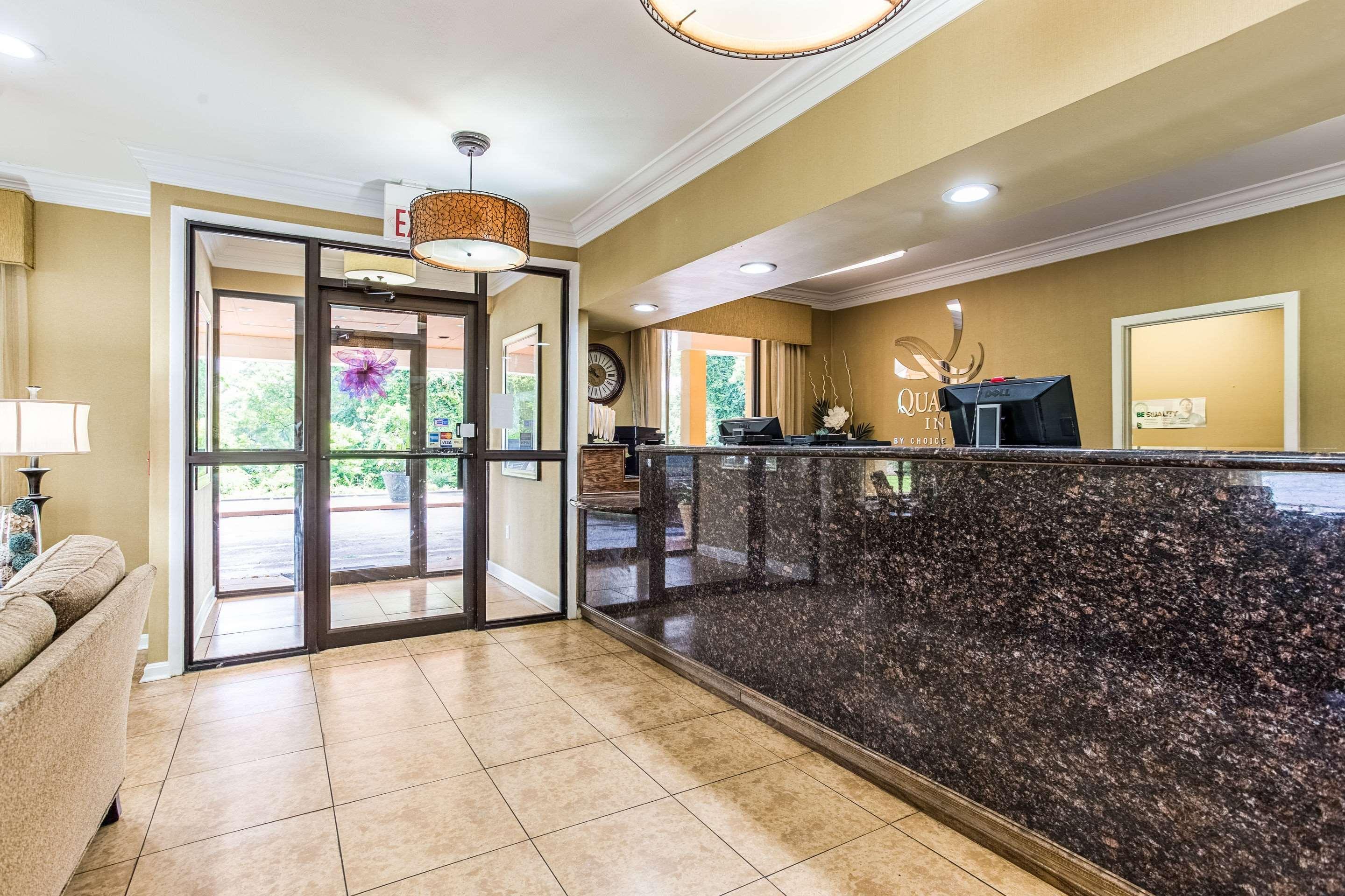Quality Inn & Suites Corinth West Exteriör bild