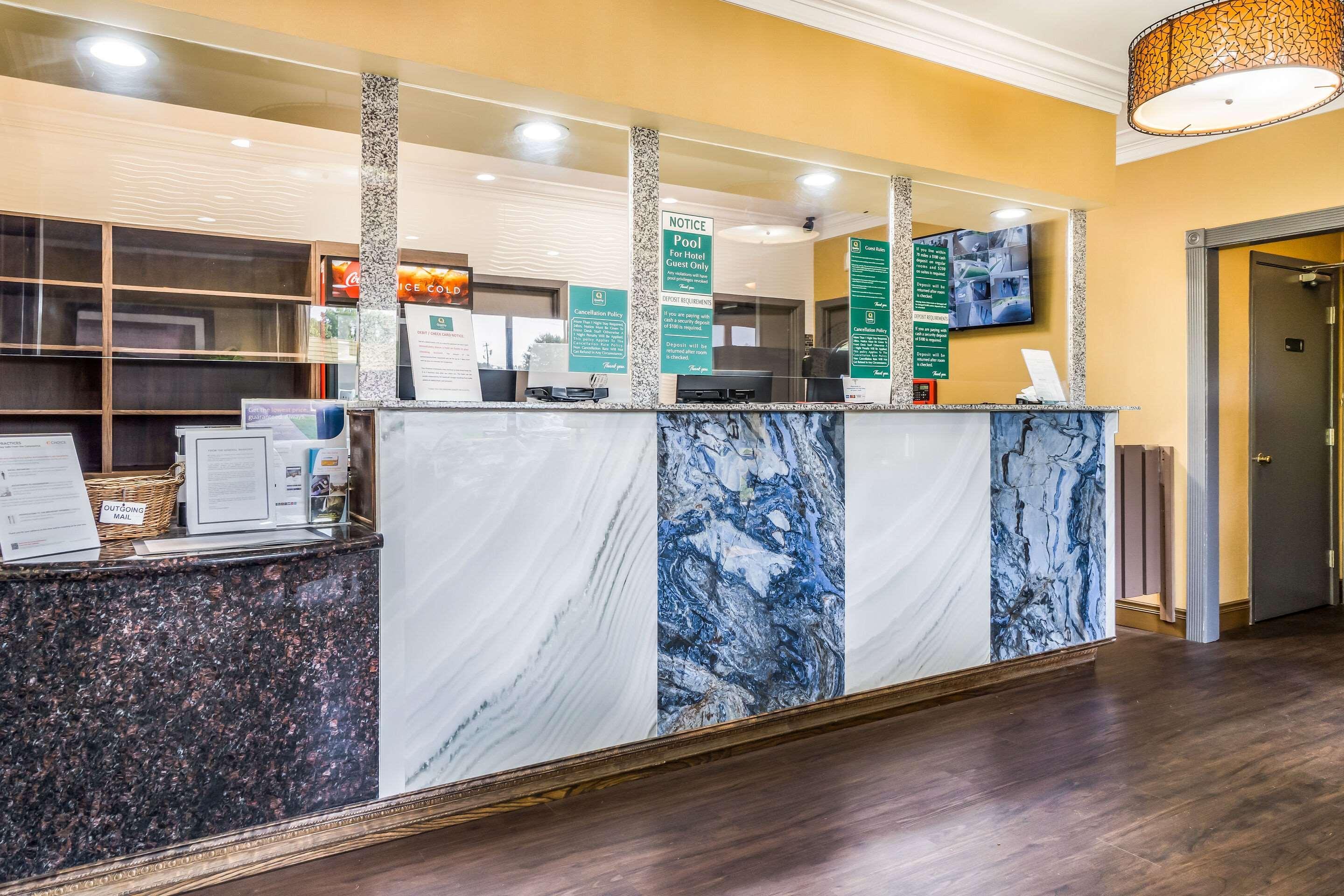 Quality Inn & Suites Corinth West Exteriör bild