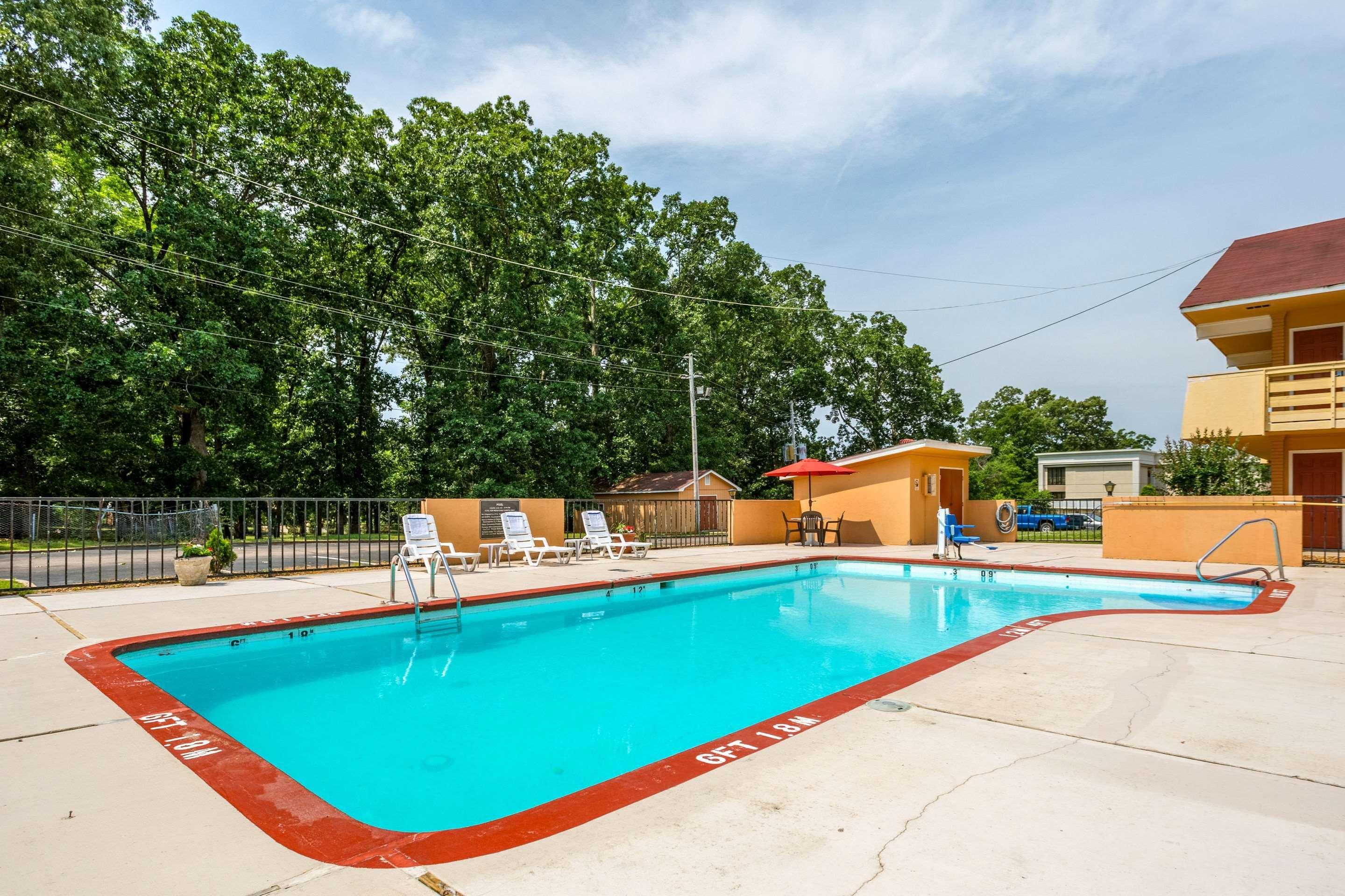 Quality Inn & Suites Corinth West Exteriör bild