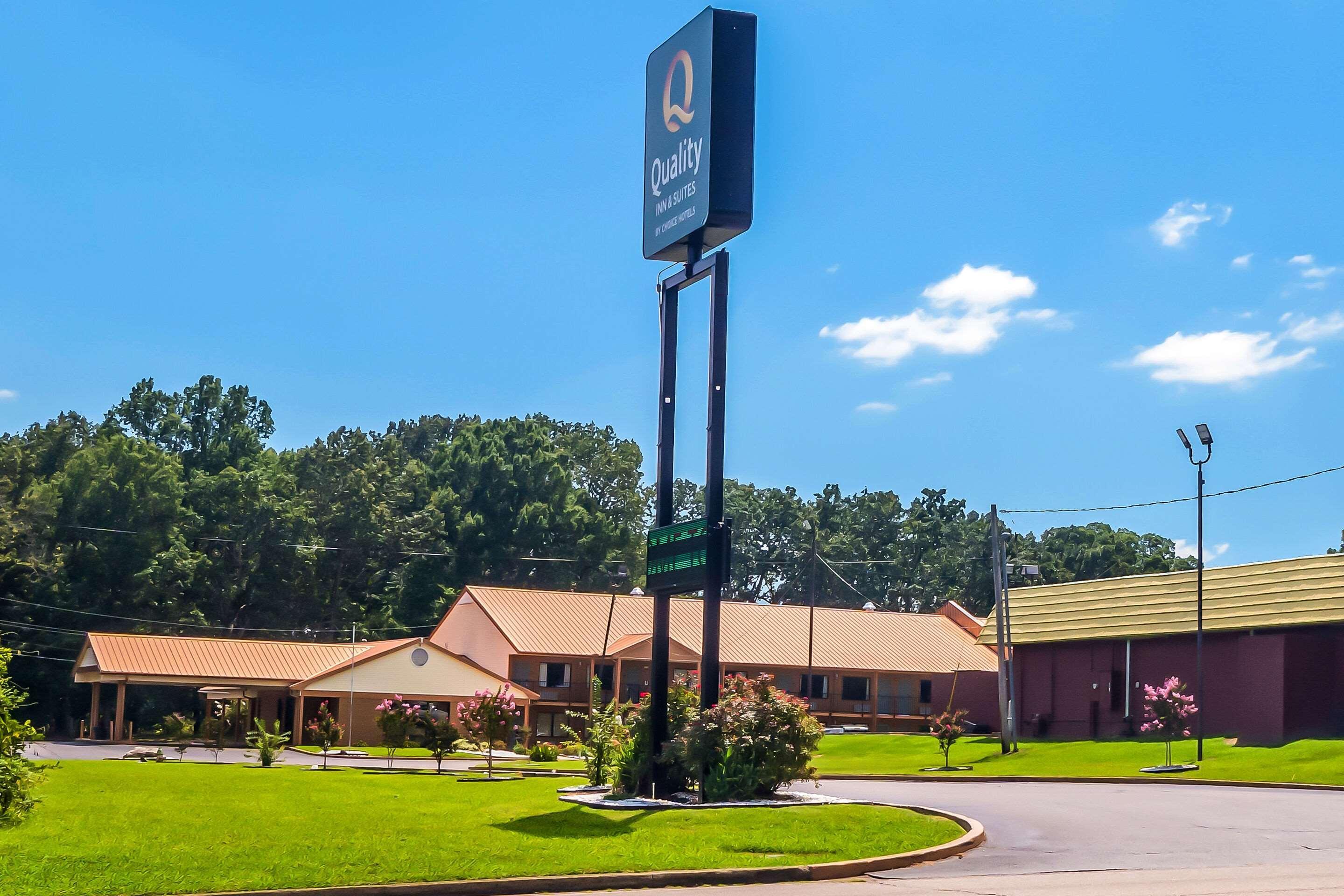 Quality Inn & Suites Corinth West Exteriör bild
