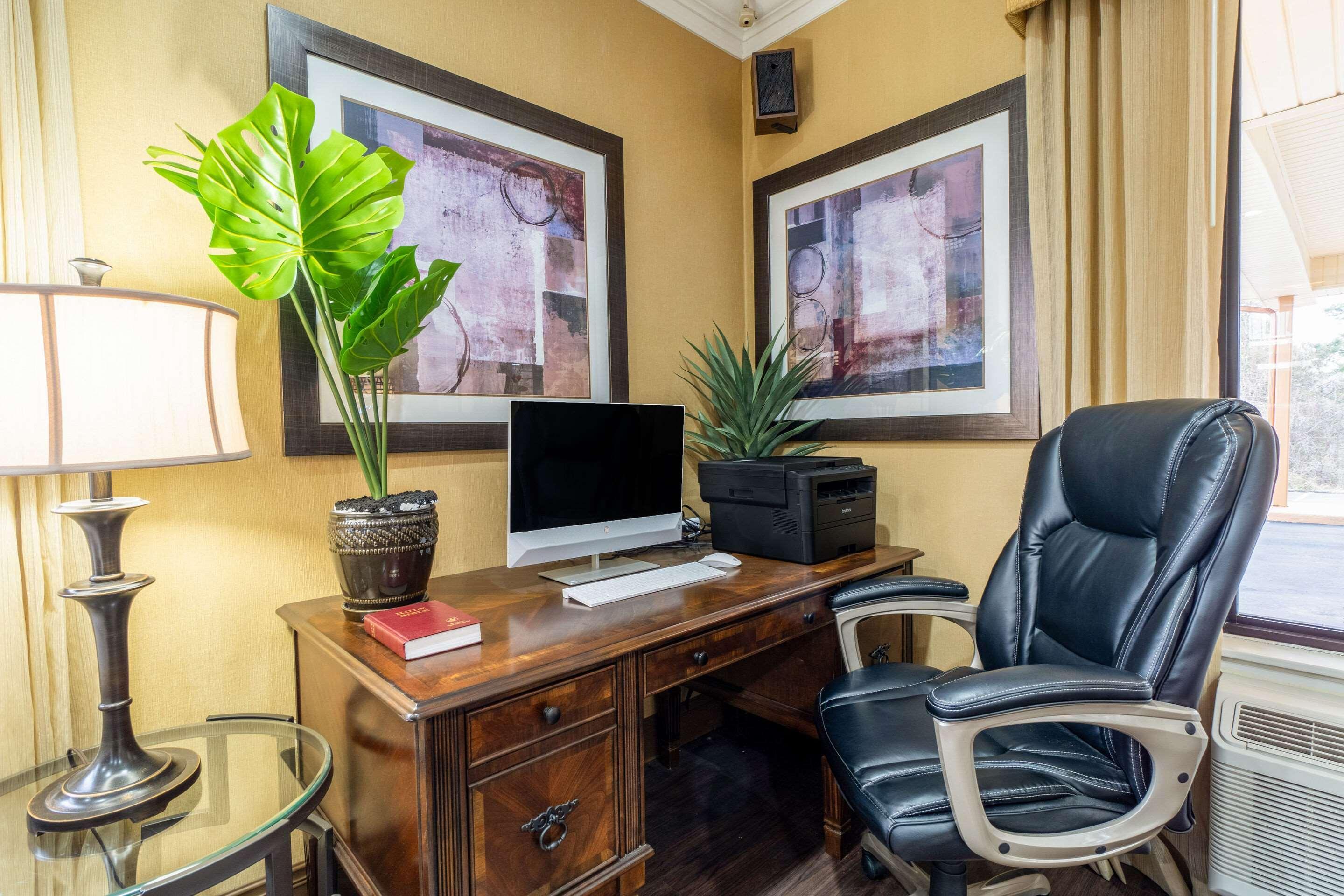Quality Inn & Suites Corinth West Exteriör bild